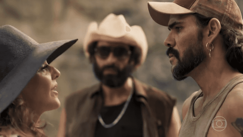 Sophia (Marieta Severo) e Mariano (Juliano Cazarré) em O Outro Lado do Paraíso (Foto: Reprodução/Globo)