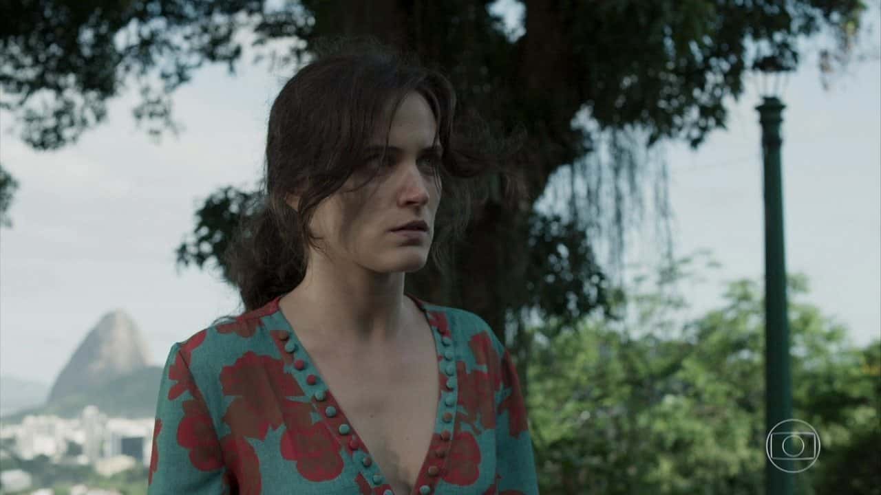Clara (Bianca Bin) em cena de O Outro Lado do Paraíso (Foto: Reprodução/Globo)