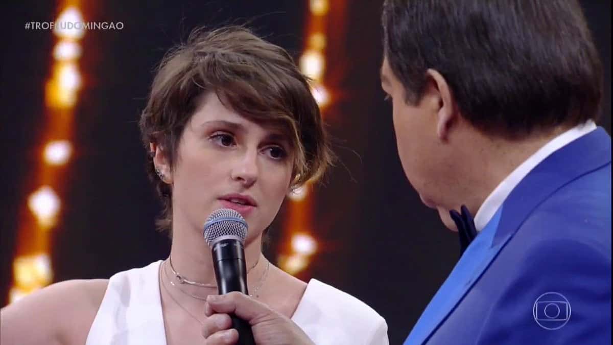 A atriz Carol Duarte no palco do Melhores do Ano Domingão (Foto: Reprodução/Globo)