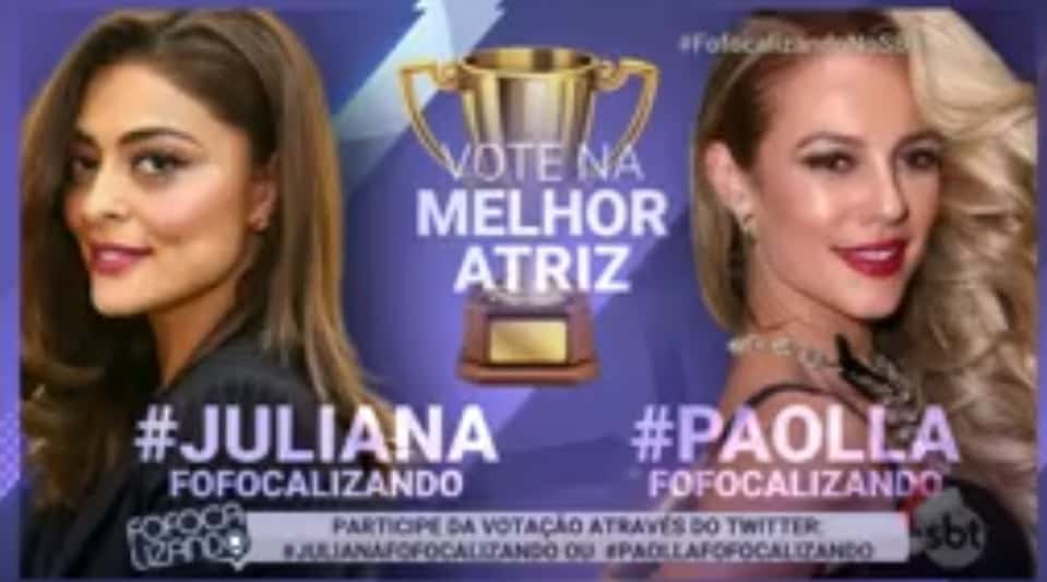 Fofocalizando, do SBT, tentou entregar o troféu para Juliana Paes, mas não conseguiu. (Foto: Reprodução)
