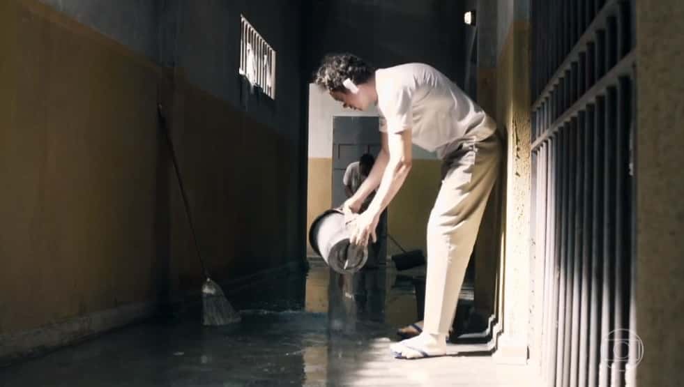 Gael será bem humilhado nos próximos capítulos da novela O Outro Lado do Paraíso. (Foto: Reprodução/Globo)