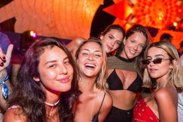 Yanna Lavigne, Keila Zago, Bruna Marqueizine, Gabi Lopes e Manu Gavassi (Foto: Augusto Mestieri, Fernando Araújo e Felipe Souto Maior/Divulgação)
