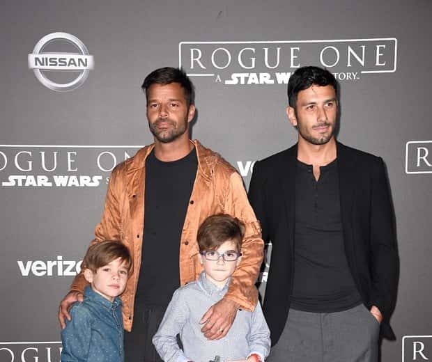 Ricky Martin e Jwan Yosef com Valentino e Matteo (Foto: Getty Images)
