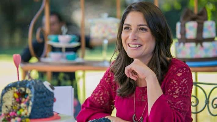 Carol Fiorentino comanda o Bake Off Brasil no SBT. (Foto: Reprodução)