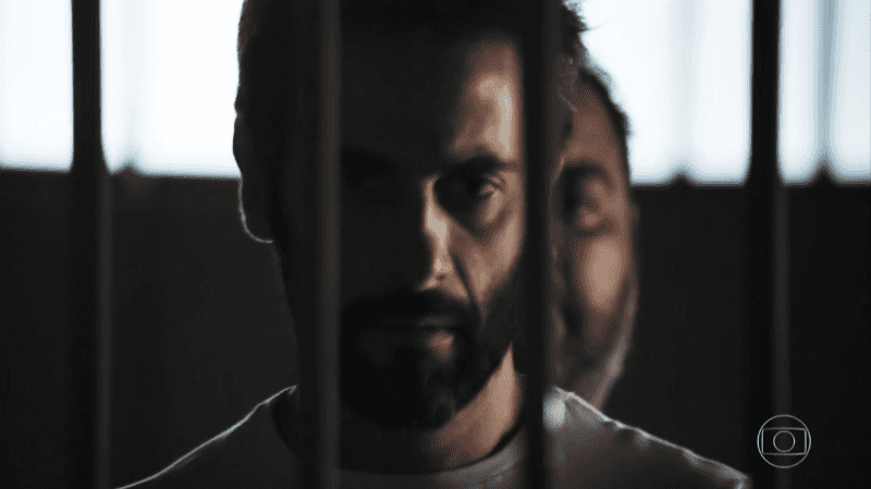 Vinícius (Flávio Tolezani) em cena de O Outro Lado do Paraíso (Foto: Reprodução/Globo)