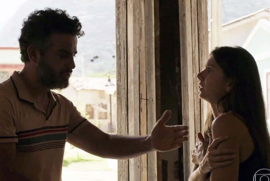 Ele vai partir para cima dela (Foto: Reprodução)