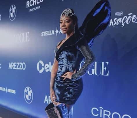 A cantora Ludmilla usou esse vestido no Baile da Vogue 2018 sem calcinha. (Foto: Reprodução/Instagram)