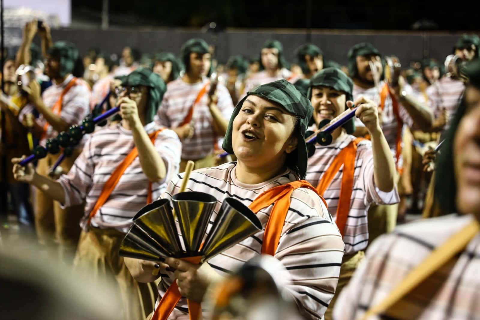 Bateria da Unidos de Vila Maria como Chaves (Foto: Divulgação)