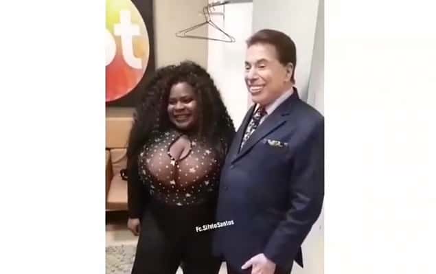 Jojo Todynho ao lado do apresentador Silvio Santos no SBT. (Foto: Reprodução)