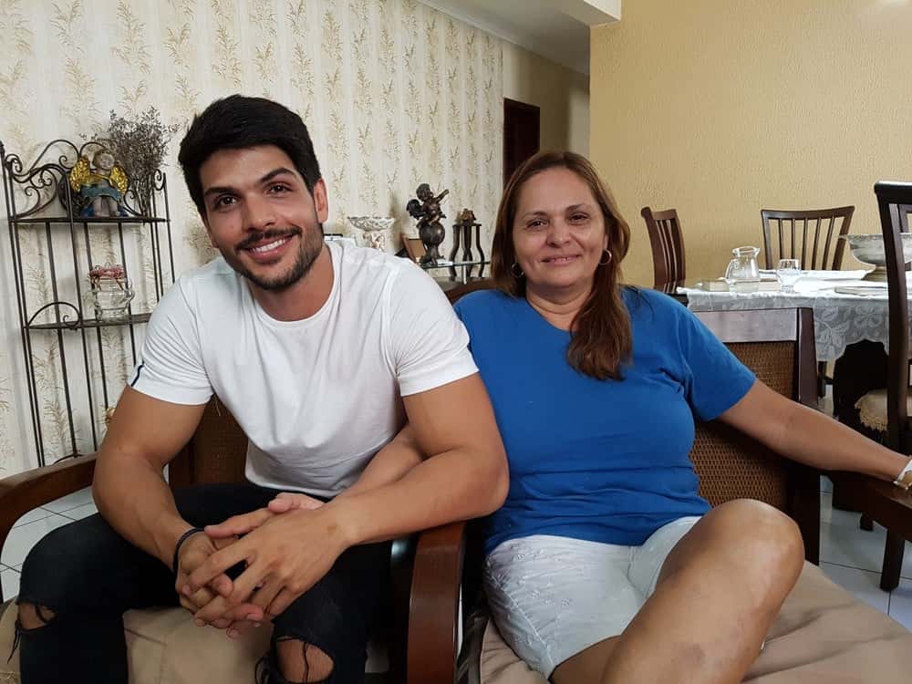 Lucas Fernandes e Dona Lícia (Foto: Gabriela Mouta/Gshow)