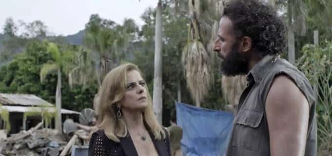 Rato faz ameaças para Sophia em O Outro Lado do Paraíso. (Foto: Reprodução/TV Globo)
