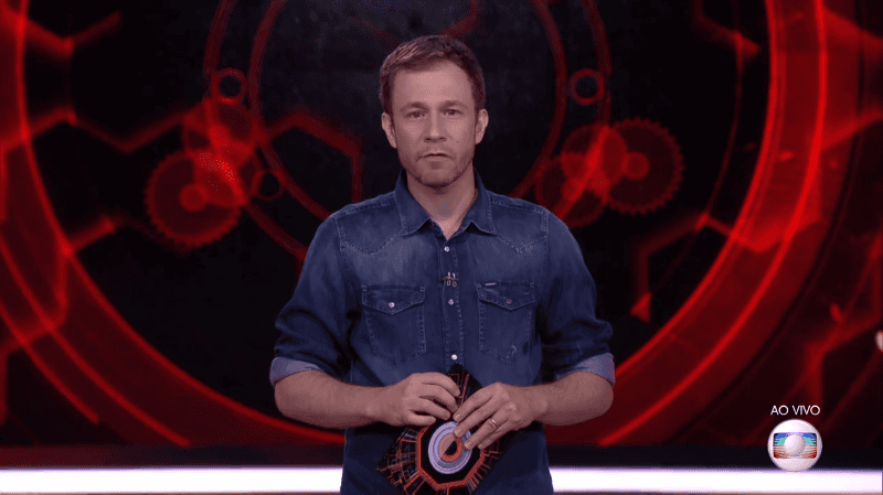 Tiago Leifert no comando do BBB18 (Foto: Reprodução/Globo)
