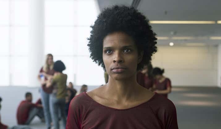 Vaneza Oliveira em cena da série 3%, da Netflix. (Foto: Divulgação)