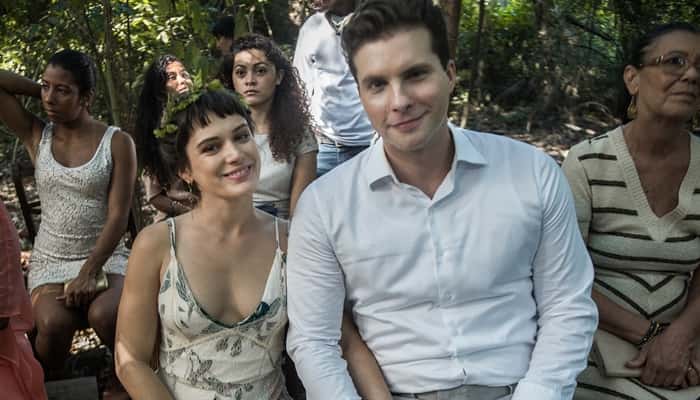 Bianca Bin (Clara) e Thiago Fragoso (Patrick) nos bastidores de O Outro Lado do Paraíso (Foto: Globo/Raquel Cunha)