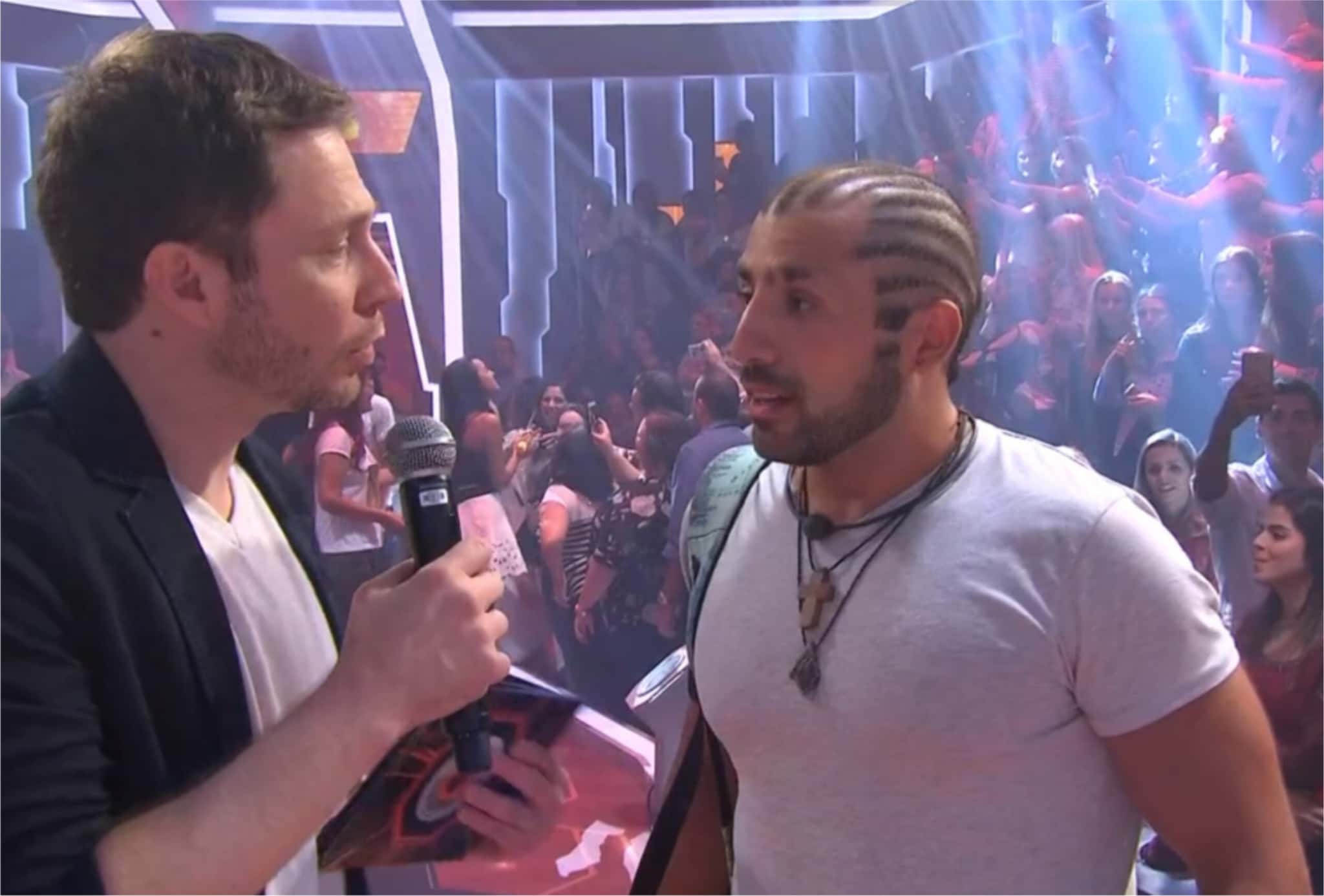 Tiago Leifert deu notícia para Kaysar sobre a família dele (Foto reprodução)