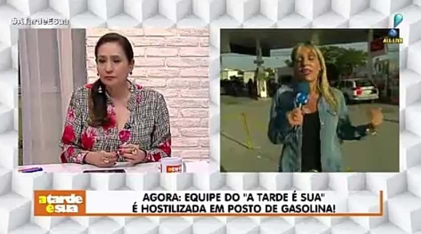 Sonia Abrão e sua repórter (Foto: Reprodução)
