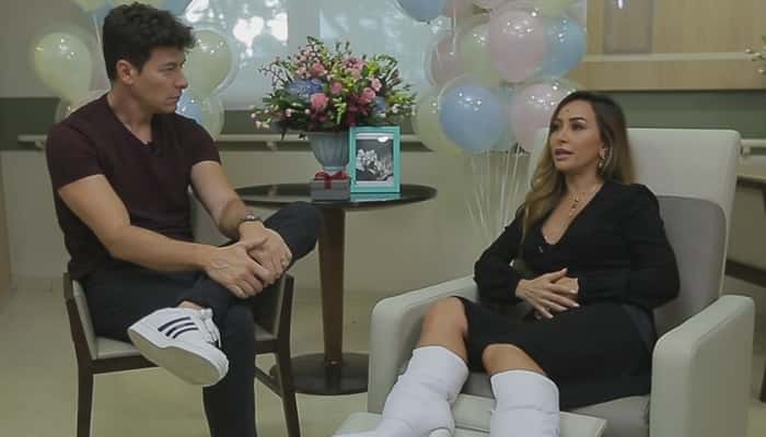 Rodrigo Faro entrevista Sabrina Sato (Foto: Divulgação/Record)