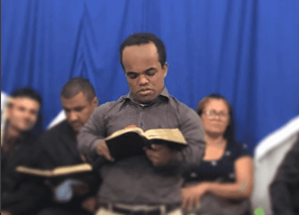 Anão Marquinhos é missionário agora. (Foto: Reprodução/Instagram)