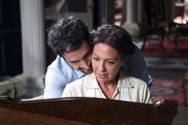 Edgar (Caco Ciocler) e Cacau (Fabiula Nascimento) (Foto: Globo/Estevam Avellar)