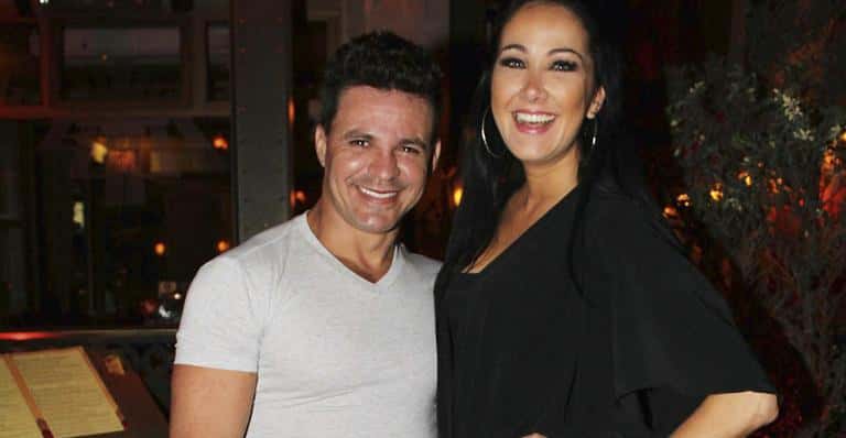 Eduardo Costa ao lado de Helen Ganzarollii. (Foto: Reprodução)