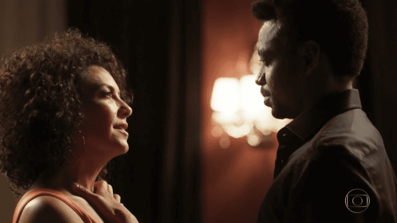 Cacau (Fabiula Nascimento) e Roberval (Fabrício Boliveira) em cena de Segundo Sol (Foto: Reprodução/Globo)