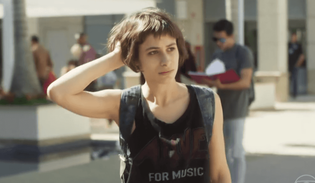 Luisa Arraes é Manu em Segundo Sol (Foto: Reprodução)