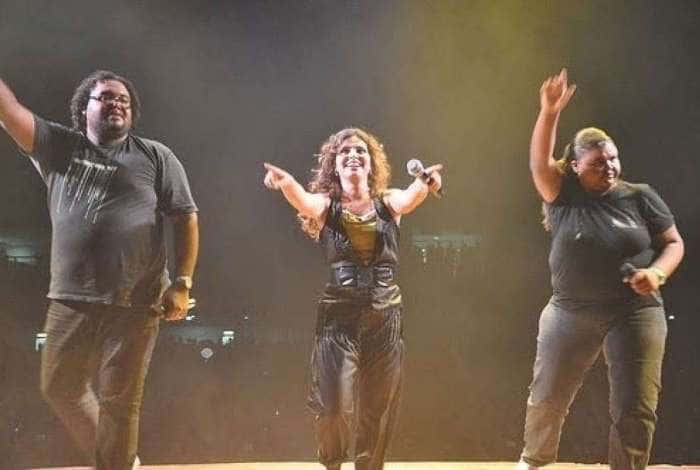 Aline Barros em apresentação com Rejane Magalhães (Foto: Reprodução)