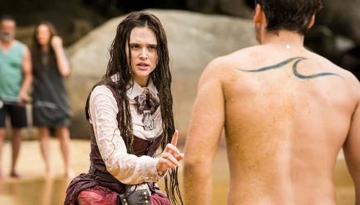 Juliana Paiva (Marocas) e Nicolas Prattes (Samuca) em cena de O Tempo Não Para (Foto: Globo/João Miguel Júnior)