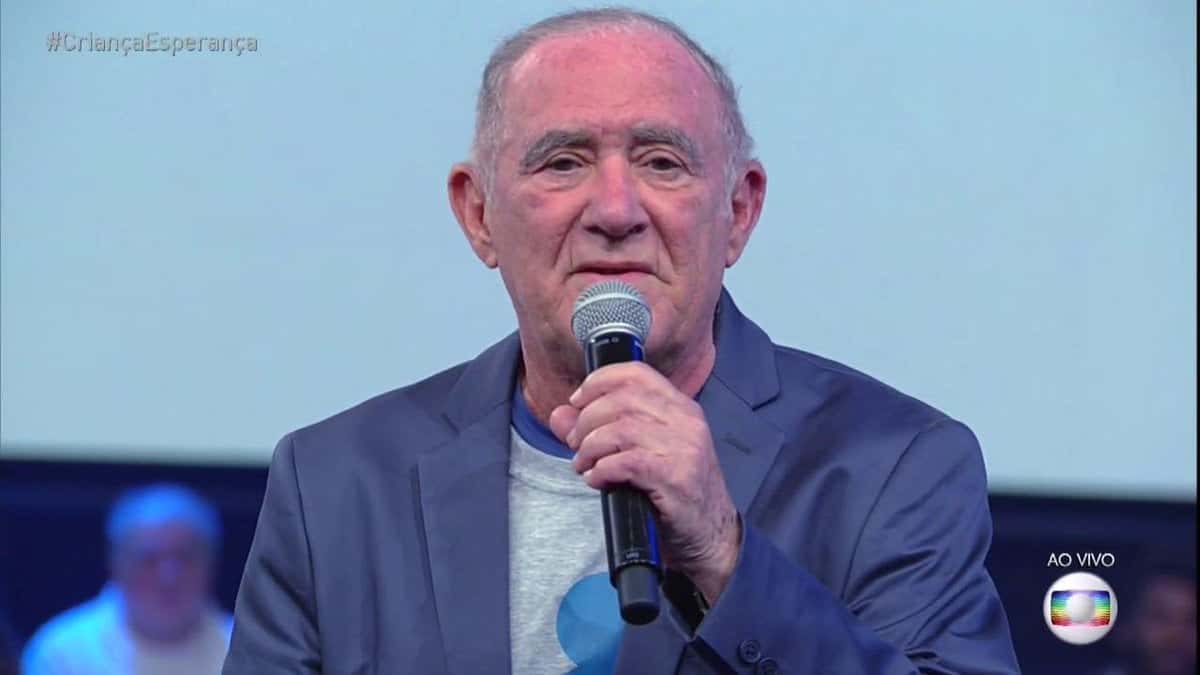 Renato Aragão comemora a marca de 1 milhão de seguidores. (Foto: Reprodução/Globo)