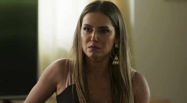 Karola fica em choque em Segundo Sol (Foto: Reprodução)
