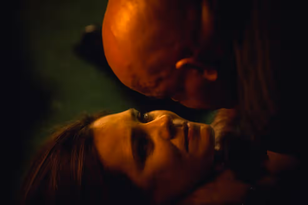 Laureta é vítima de Galdino e Rosa a ajuda a matá-lo (Foto: Divulgação/Globo)