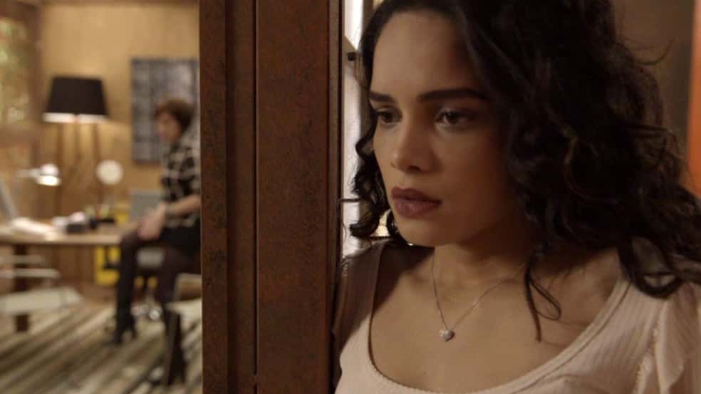 Paulina fica em choque com a descoberta (Foto: Reprodução)