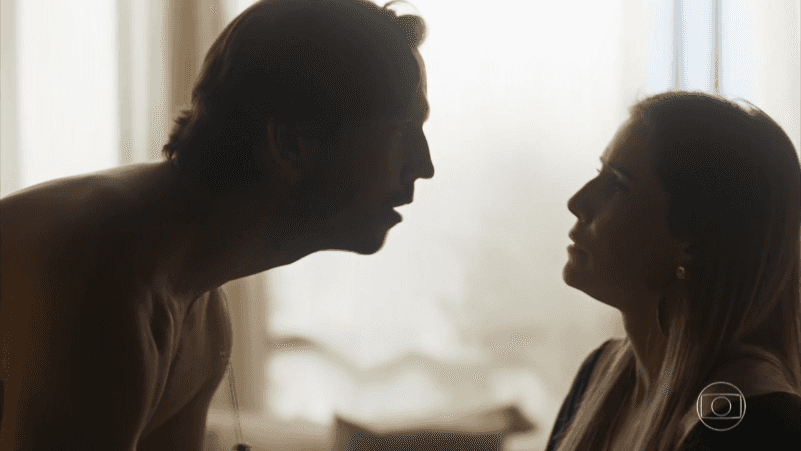 Remy (Vladimir Brichta) e Karola (Deborah Secco) em cena de Segundo Sol (Foto: Reprodução/Globo)