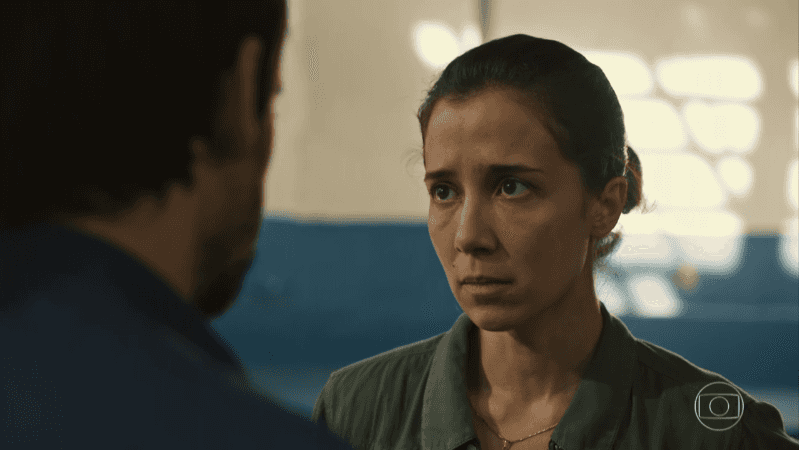 Marjorie (Carolina) em cena de Sob Pressão (Foto: Reprodução/Globo)