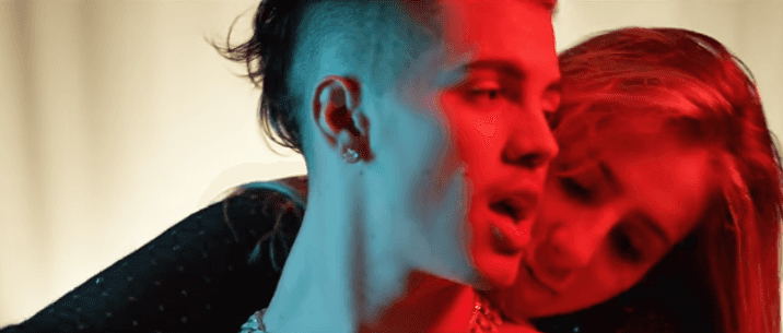 Biel lançou novo clipe, mas segue mal. (Foto: Reprodução)