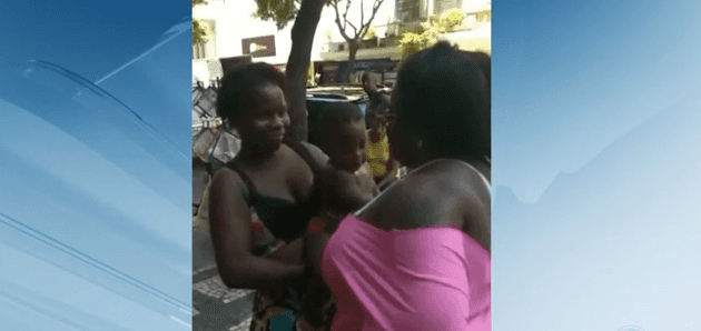 Jojo Todynho ajuda família carente nas ruas do Rio de Janeiro. (Foto: Reprodução)