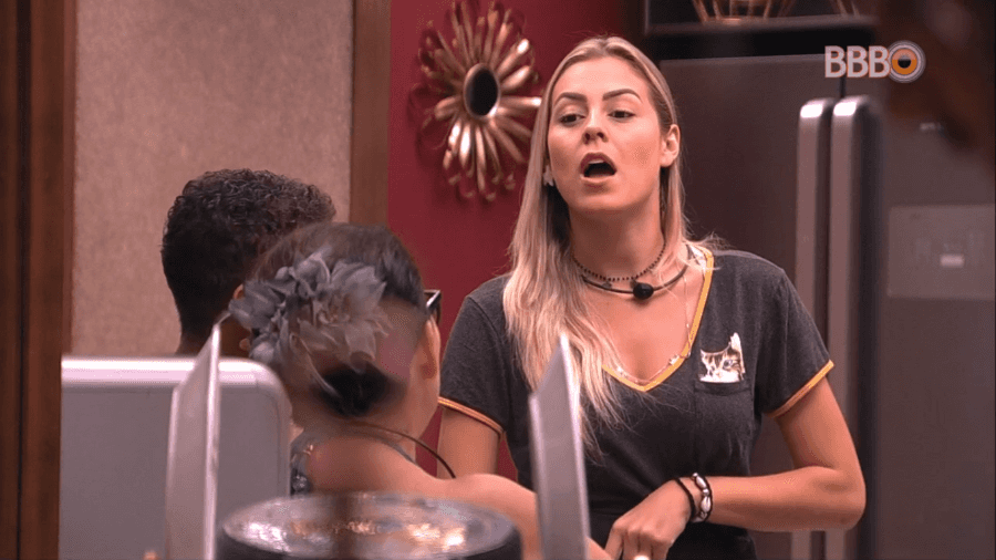 http://tvfoco.uai.com.br/wp-content/uploads/2015/05/Daniela-Mercury.jpg