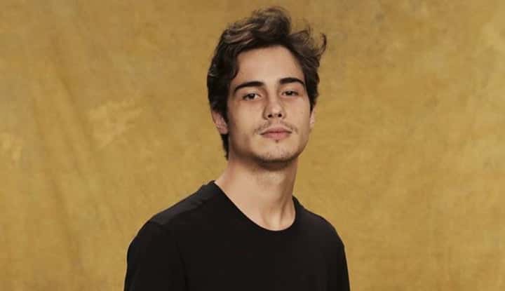 Danilo Mesquita será um dos filhos da protagonista de Gloria Pires no remake de Éramos Seis na Globo (Foto: Divulgação)