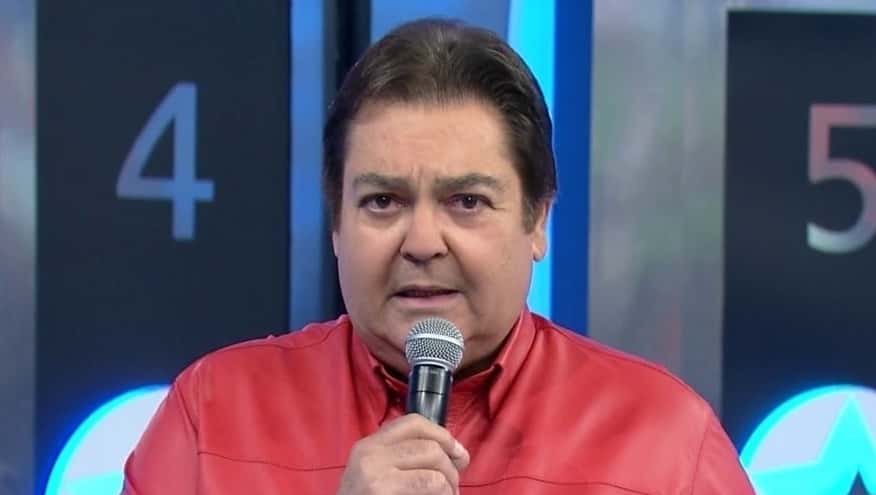 http://tvfoco.uai.com.br/wp-content/uploads/2015/05/Daniela-Mercury.jpg