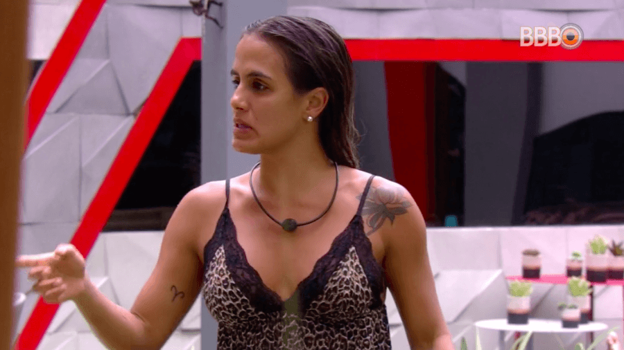 carolina-conversa-com-brothers-1550415128370_v2_900x506