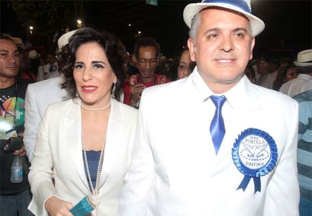 Gloria Pires e Orlando Morais no desfile da Portela em 2014 (Foto: Roberto Valverde)