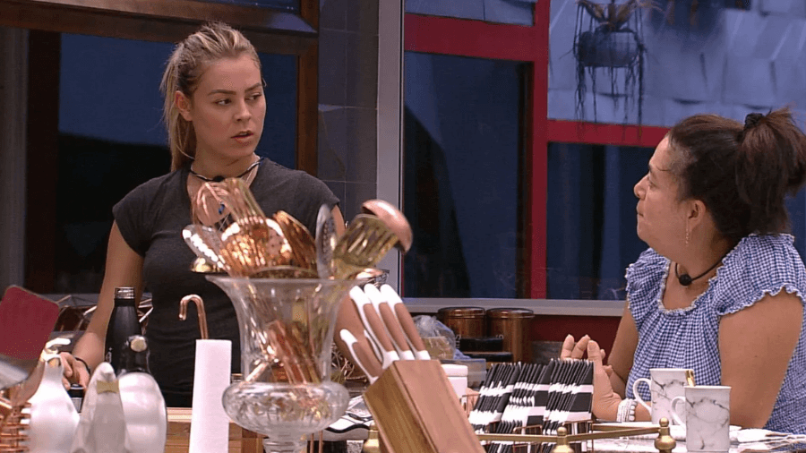 isabella-conversa-com-tereza-na-cozinha-1550498405269_v2_900x506