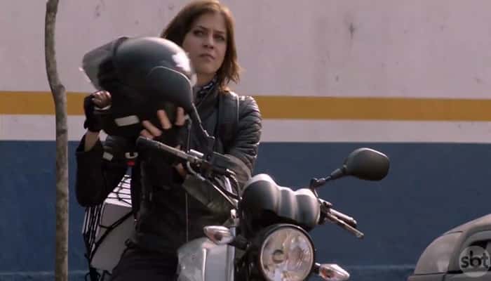 Christiana Ubach (Joana) em cena de A Garota da Moto (Foto: Reprodução/SBT)