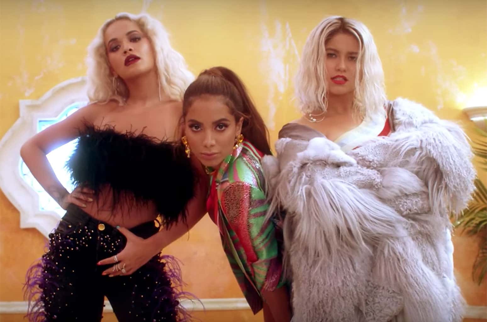 Sofia Reyes convida Anitta e Rita Ora em R.I.P (Foto: Reprodução)