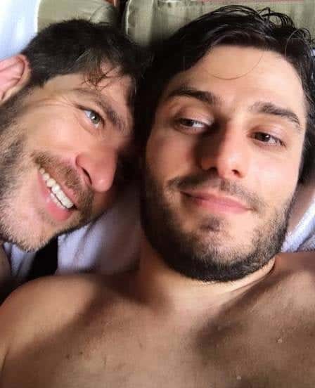 Só love entre Hugo e Conrado (Foto: Reprodução)