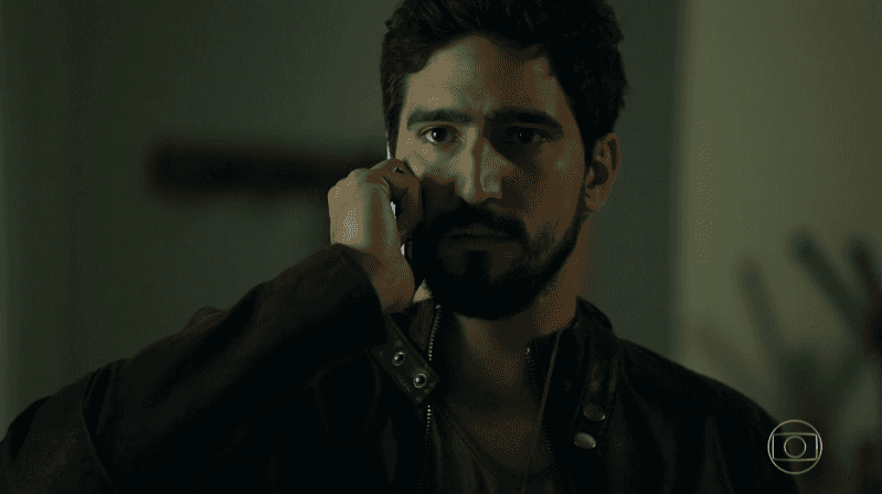 Renato Góes (Jamil) em cena de Órfãos da Terra (Foto: Reprodução/Globo)