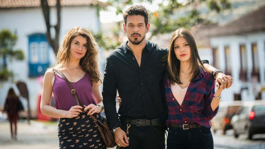 Alinne Moraes, João Vicente de Castro e Vitória Strada de Espelho da Vida (Foto: Divulgação / Globo)