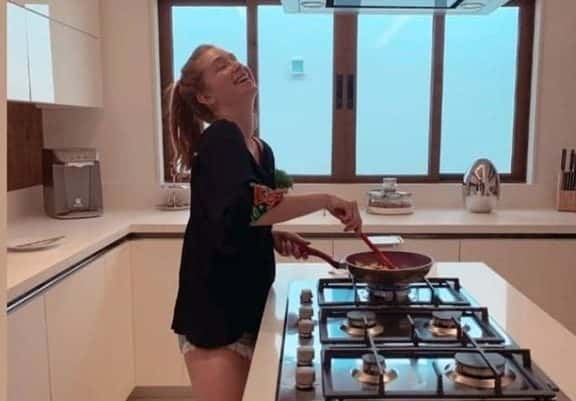 fas-se-assustam-com-cozinha-gigante-de-marina-ruy-barbosa-845788
