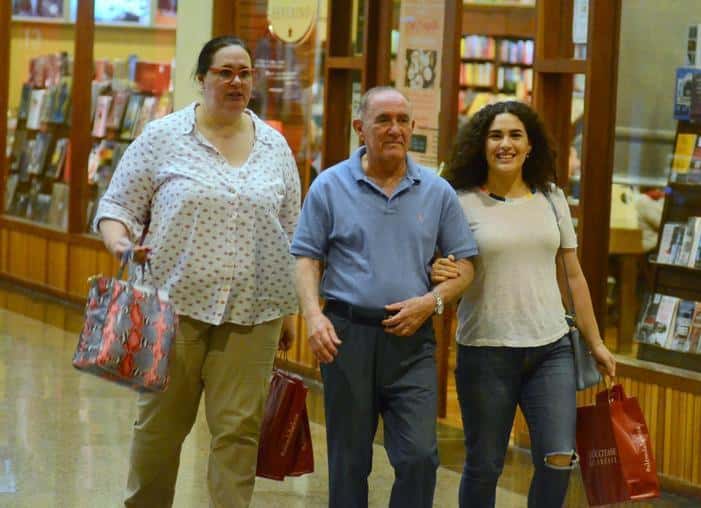Renato Aragão, o Didi, a esposa Lilian Aragão e a filha Livia Aragão (Foto: Agnews)