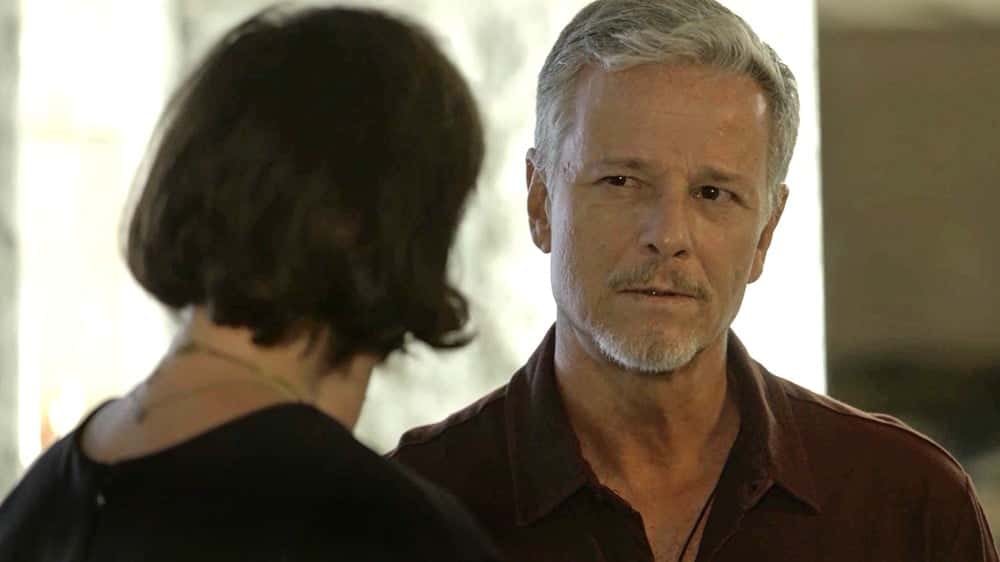 Valentina e Sampaio em cena da novela O Sétimo Guardião (Foto: Reprodução/Globo)